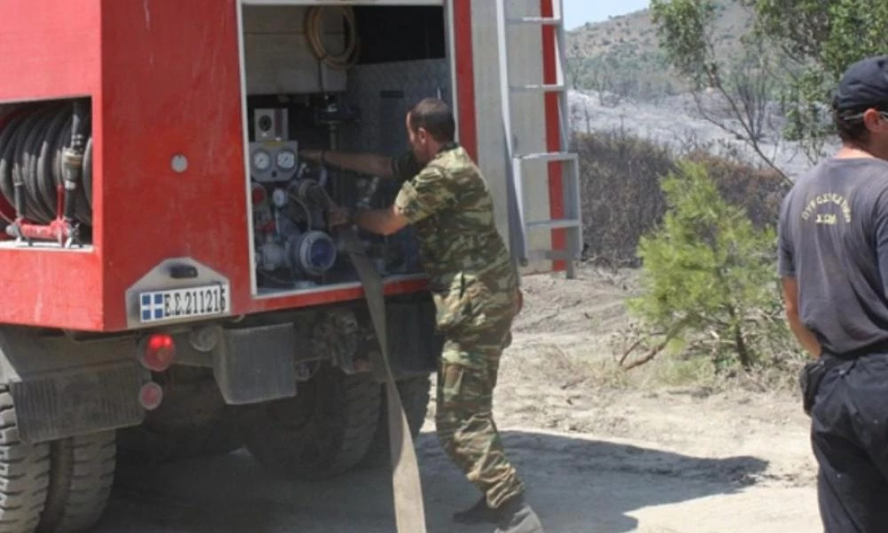 Φωτιά σε στρατόπεδο στο Κάτω Τρίτος - Άμεση επέμβαση του Στρατού